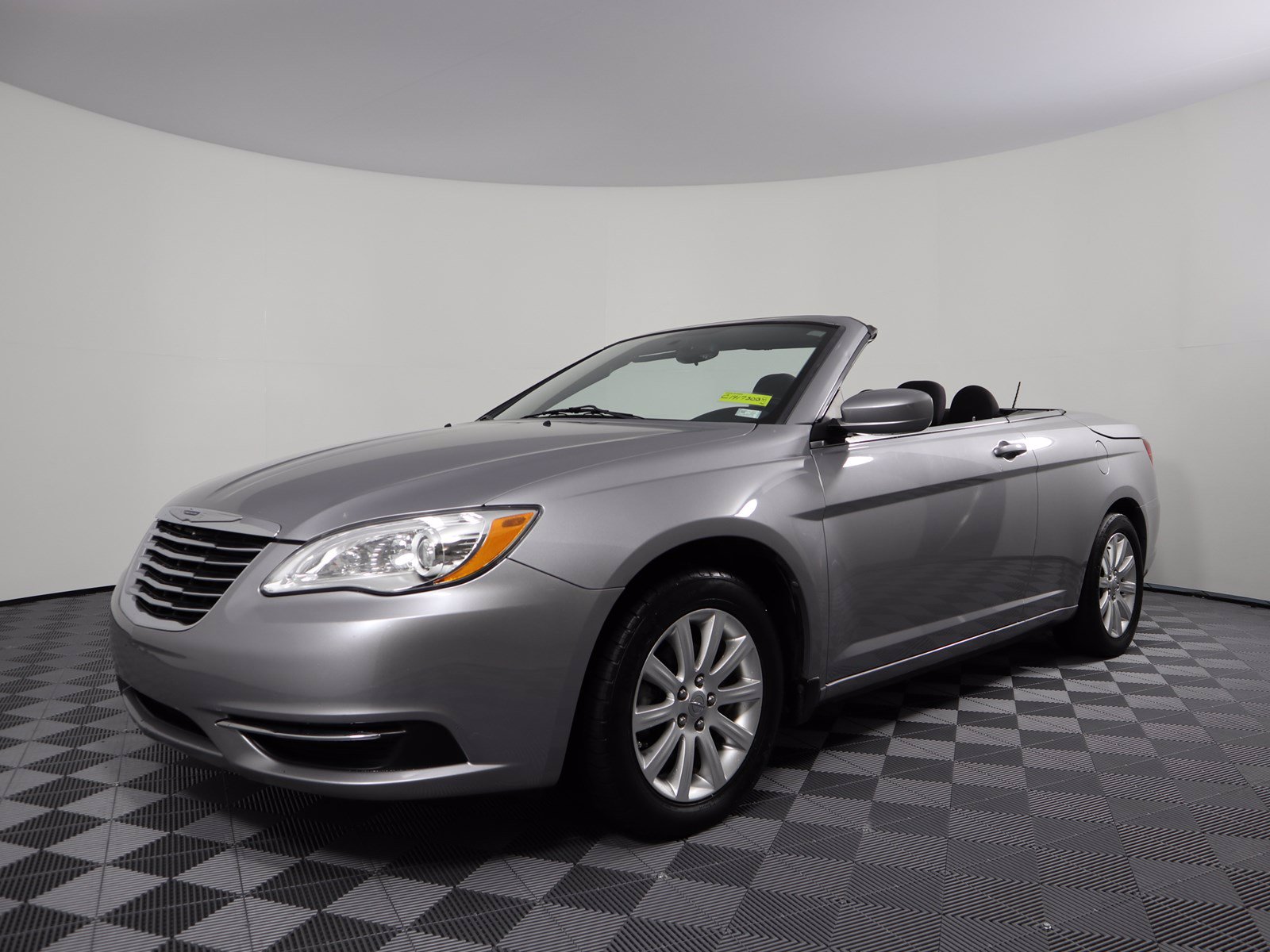 Pre-Owned 2013 Chrysler 200 Touring FWD Convertible