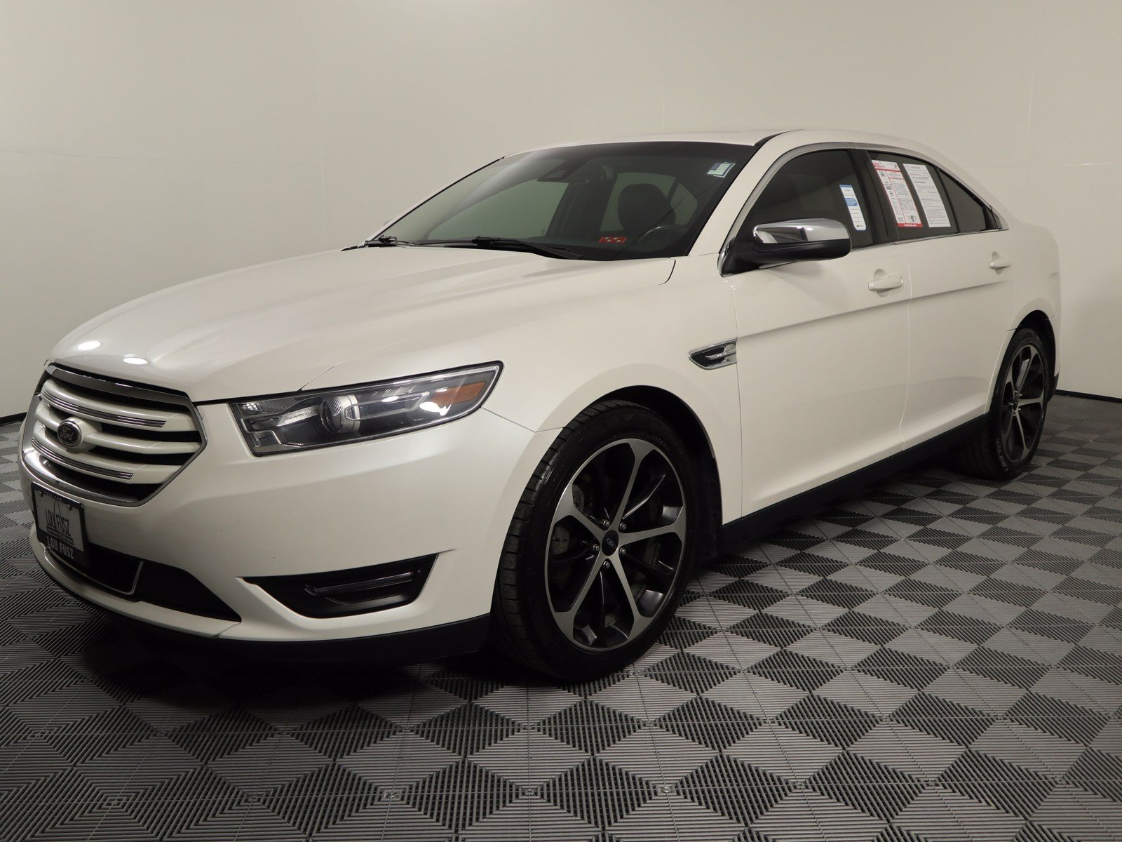 Pre-Owned 2015 Ford Taurus Limited FWD Sedan